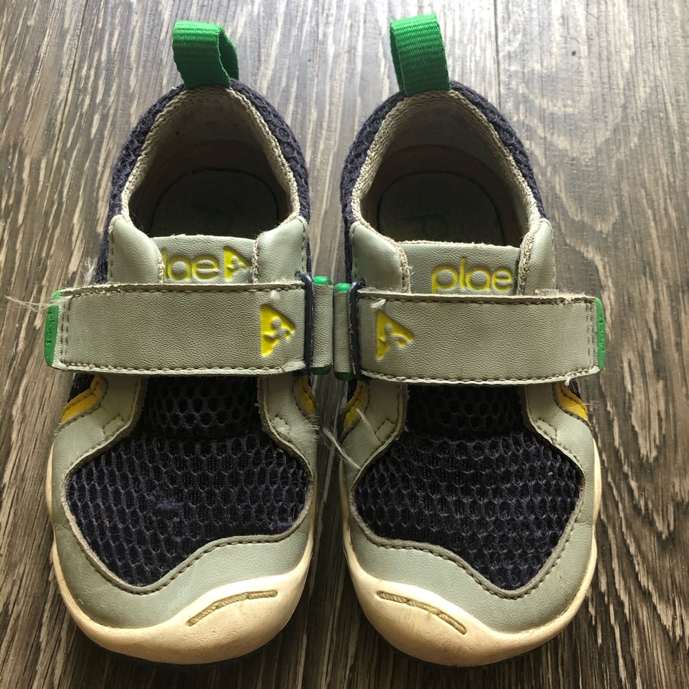 Plae sneakers